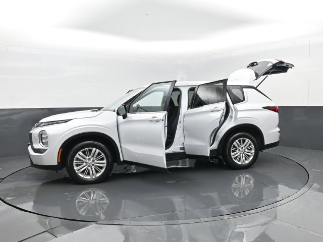 Used 2024 Mitsubishi Outlander ES AWD/4WD image 34