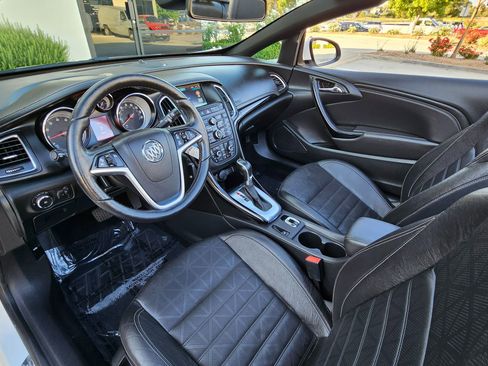 Used 2019 Buick Cascada Premium image 23