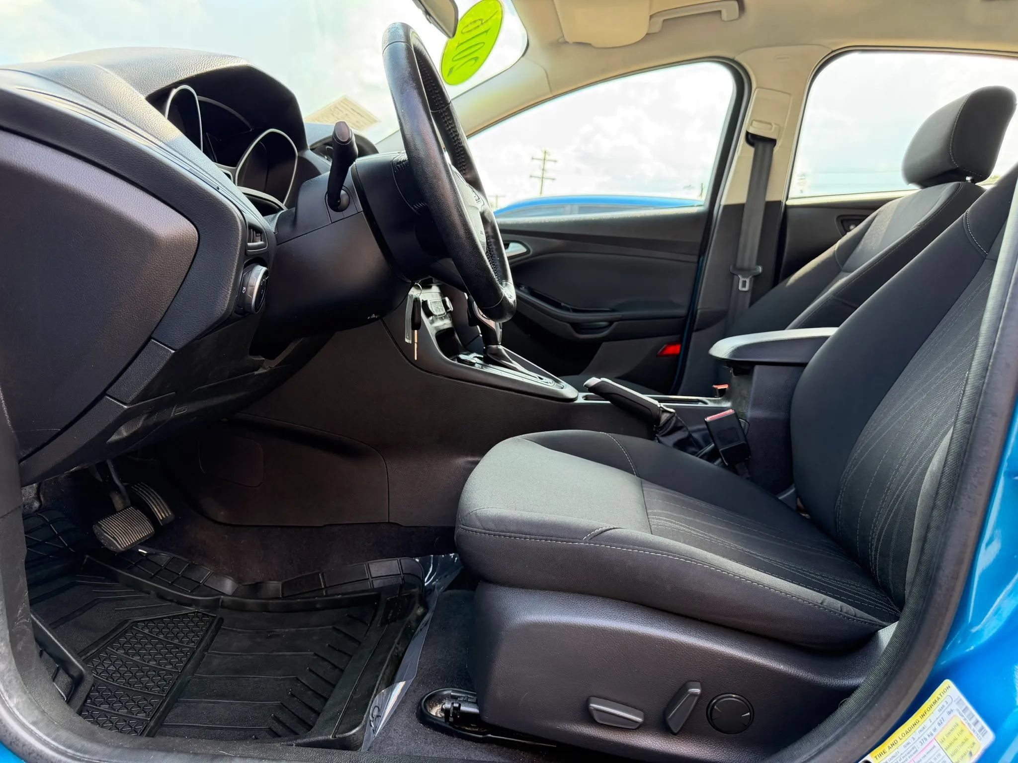 Used 2016 Ford Focus SE w/ SE Cold Weather Package FWD image 15