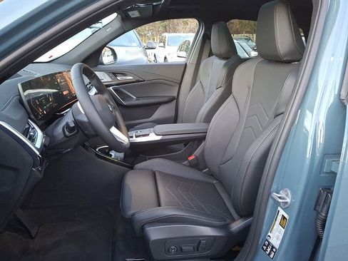 Used 2025 BMW X2 xDrive28i w/ Premium Package image 9