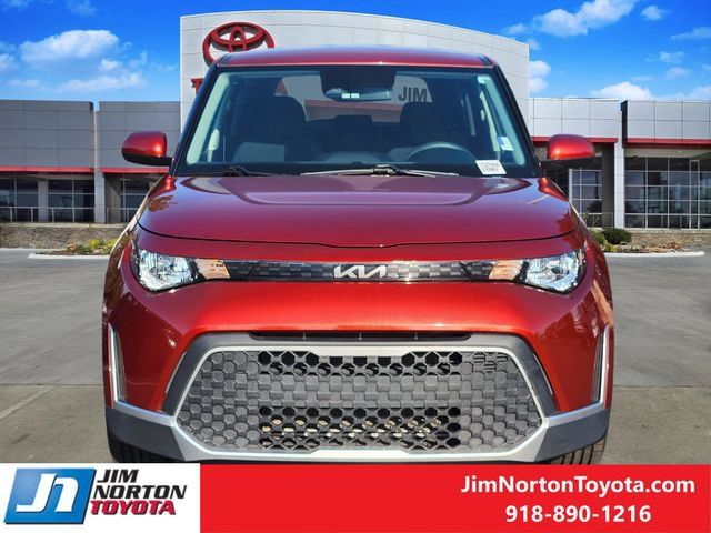 Used 2023 Kia Soul LX FWD image 2