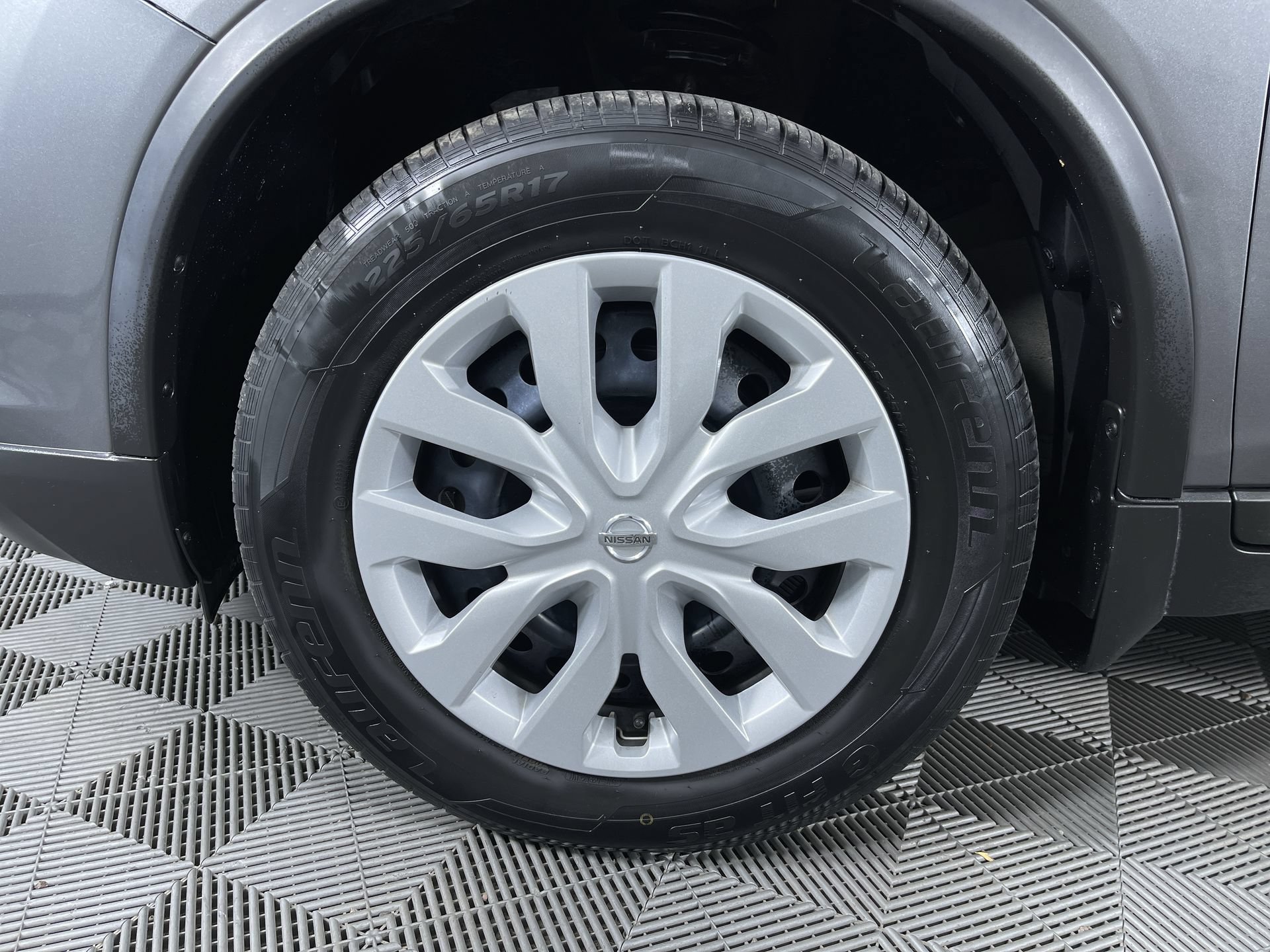 Used 2018 Nissan Rogue S AWD/4WD image 24