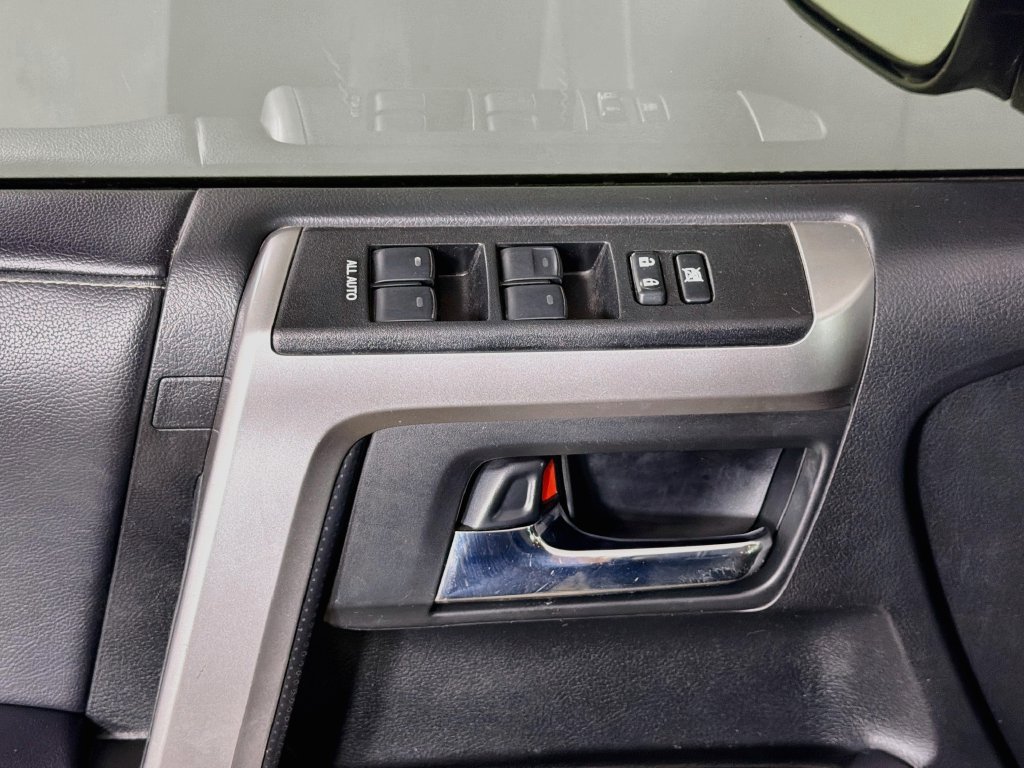 Used 2022 Toyota 4Runner SR5 AWD/4WD image 17