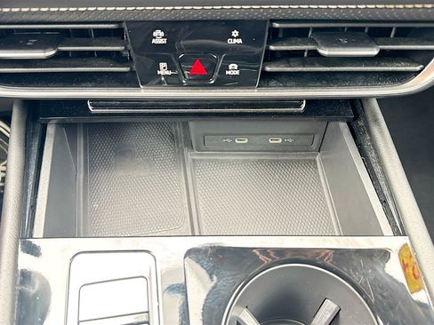 Used 2024 Volkswagen Atlas SE FWD image 19