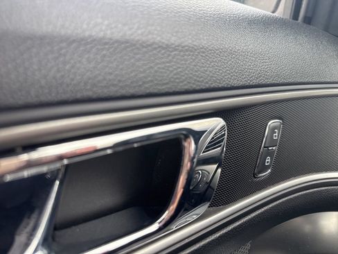 Used 2019 Ford Explorer XLT w/ Equipment Group 202A AWD/4WD image 31