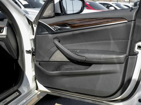 Used 2023 BMW 530e image 52