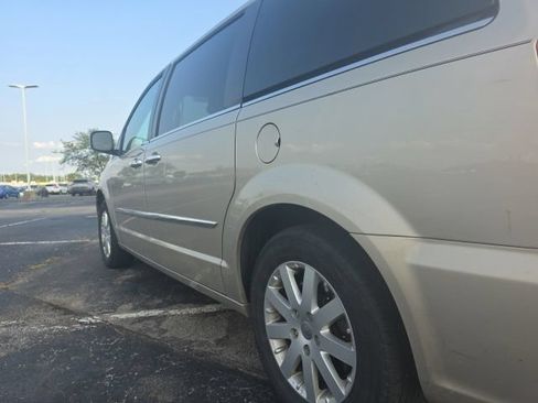 Used 2015 Chrysler Town & Country Touring w/ Driver Convenience Group FWD image 7