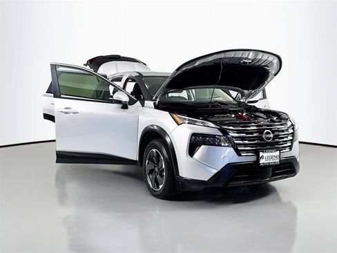 Used 2024 Nissan Rogue SV image 25
