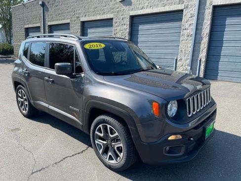 Used 2018 Jeep Renegade Latitude w/ Advanced Technology Group FWD image 4