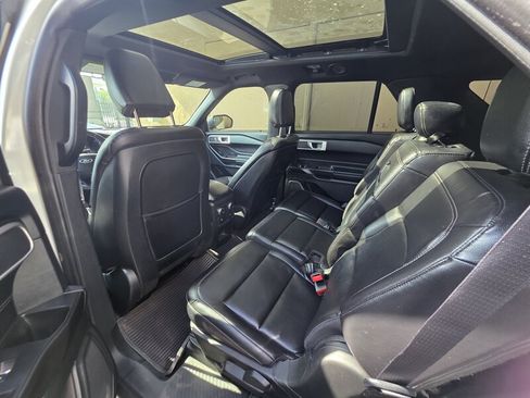 Used 2020 Ford Explorer XLT w/ Equipment Group 202A RWD image 14
