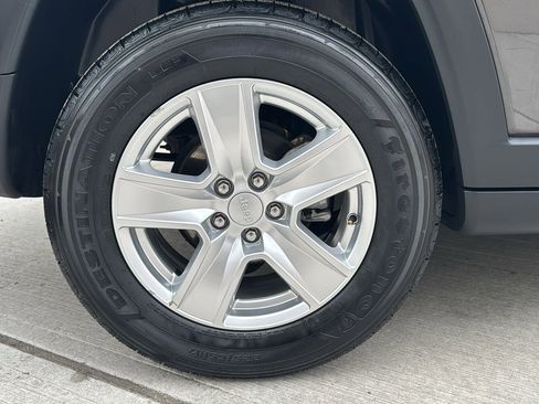 Certified 2022 Jeep Compass Latitude w/ Sun and Sound Group image 33