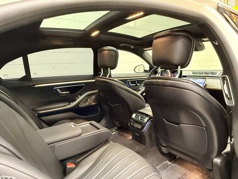 Used 2022 Mercedes-Benz S 500 4MATIC w/ AMG Line Package image 46