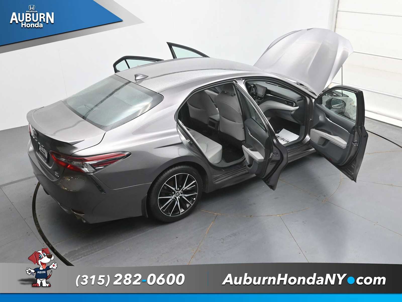 Used 2024 Toyota Camry SE AWD/4WD image 39