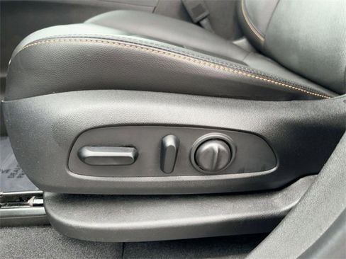 Used 2020 Chevrolet Equinox Premier image 12