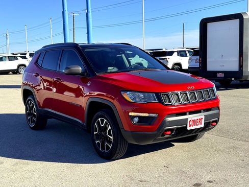 Used 2021 Jeep Compass Trailhawk image 4