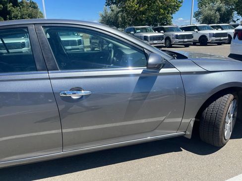 Used 2021 Nissan Altima 2.5 S FWD image 11