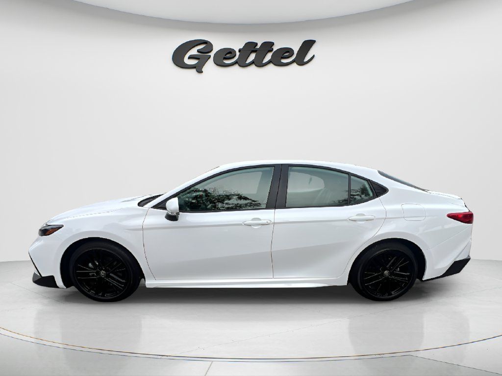 Used 2026 Toyota Camry SE FWD image 8
