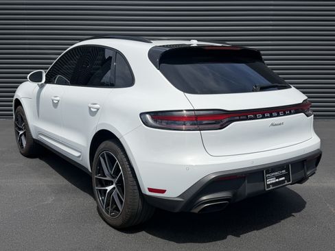 Certified 2024 Porsche Macan AWD/4WD image 3