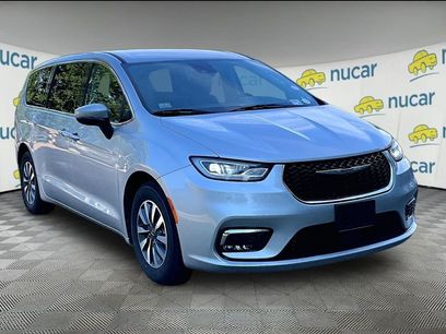 Used 2023 Chrysler Pacifica Touring-L