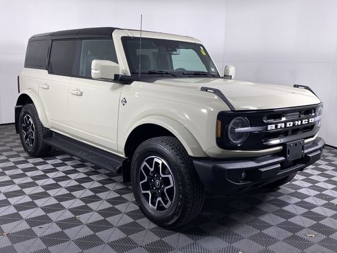 Used 2025 Ford Bronco Outer Banks image 20