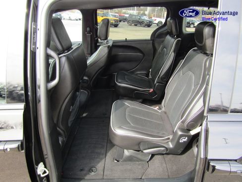 Used 2025 Chrysler Pacifica Limited FWD image 22