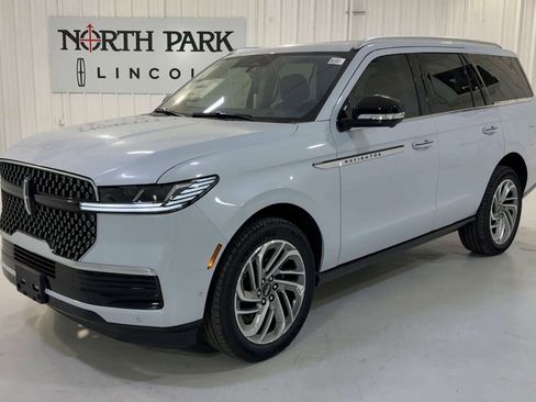 New 2025 Lincoln Navigator L Reserve image 5