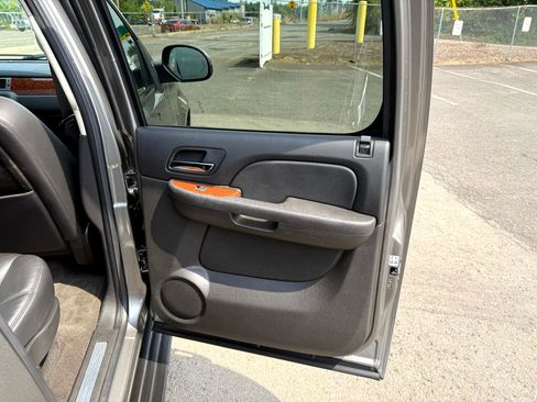 Used 2008 Chevrolet Suburban LTZ w/ LTZ Preferred Equipment Group image 19