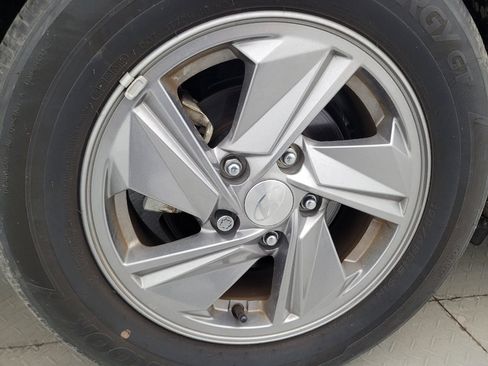 Used 2025 Hyundai Elantra SE FWD image 31