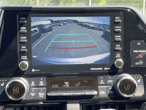 Used 2022 Toyota Highlander XSE AWD/4WD image 32