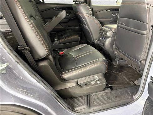Used 2025 Honda Pilot TrailSport image 16
