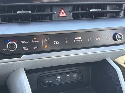 Used 2025 Kia Sportage EX image 22