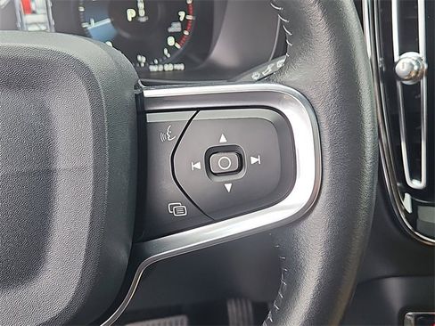 Used 2020 Volvo XC40 T5 Momentum w/ Protection Package Premier image 27