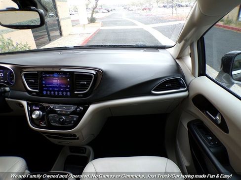 Used 2017 Chrysler Pacifica Touring-L Plus image 36
