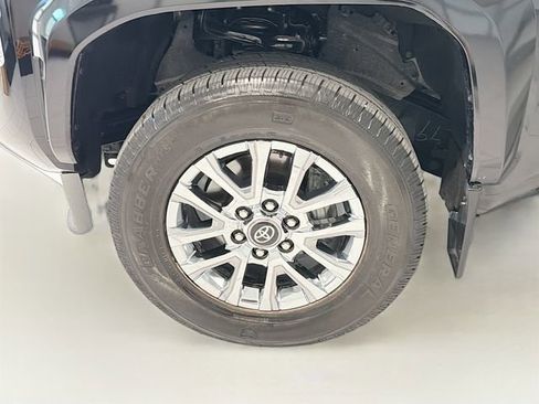 Certified 2025 Toyota Tacoma Limited AWD/4WD image 24
