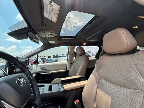 Certified 2023 Toyota Sienna Limited FWD image 12