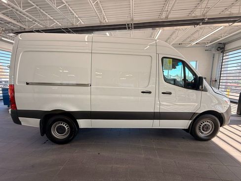 Used 2025 Mercedes-Benz Sprinter 2500 image 39