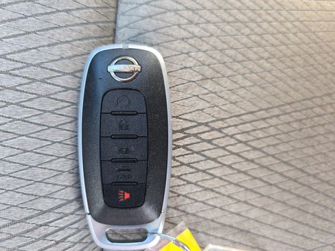 Used 2024 Nissan Rogue SV image 35