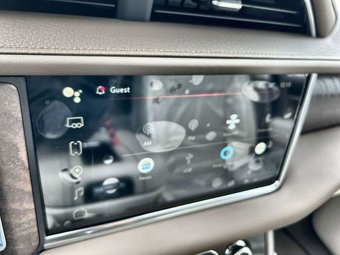 Used 2024 GMC Yukon XL Denali image 12