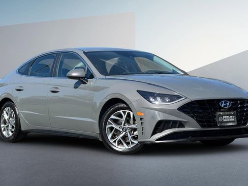 Used 2022 Hyundai Sonata SEL image 2