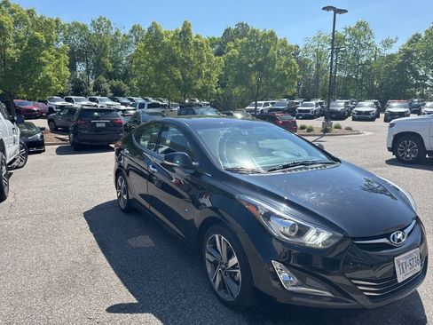 Used 2014 Hyundai Elantra Limited w/ Option Group 03 FWD image 3