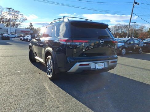 Certified 2024 Nissan Pathfinder SL w/ Black Appearance Package image 5