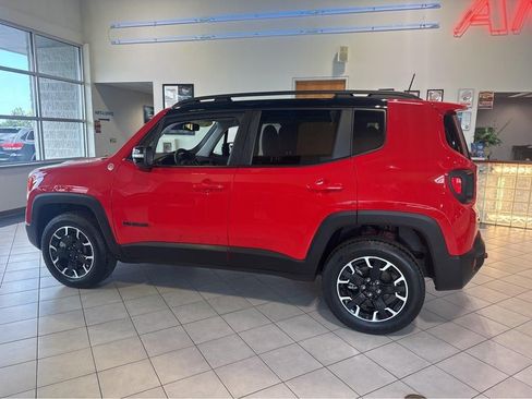 Used 2023 Jeep Renegade Trailhawk w/ Trailhawk Elite Group AWD/4WD image 8
