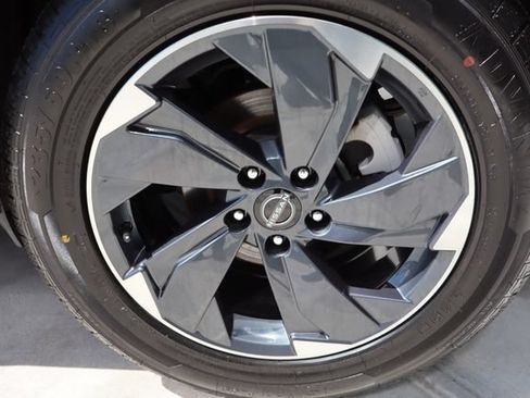 Used 2024 Nissan Rogue SV FWD image 43