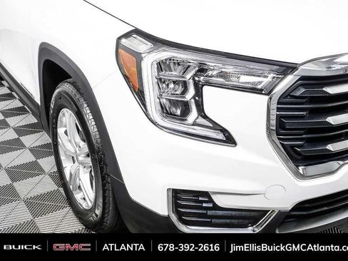 Used 2024 GMC Terrain SLE FWD image 33