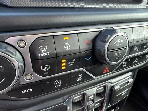 Used 2023 Jeep Gladiator Overland AWD/4WD image 12