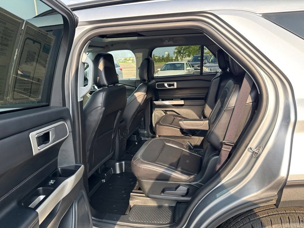 Used 2023 Ford Explorer XLT w/ Equipment Group 202A AWD/4WD image 36