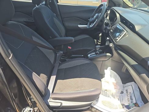 Used 2018 Nissan Kicks SV FWD image 13