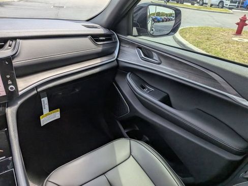 New 2026 Jeep Grand Cherokee Limited w/ Limited Altitude Package RWD image 16