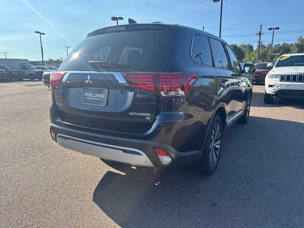 Used 2019 Mitsubishi Outlander AWD image 4
