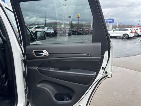 Used 2017 Jeep Grand Cherokee Laredo w/ Quick Order Package 23E image 30